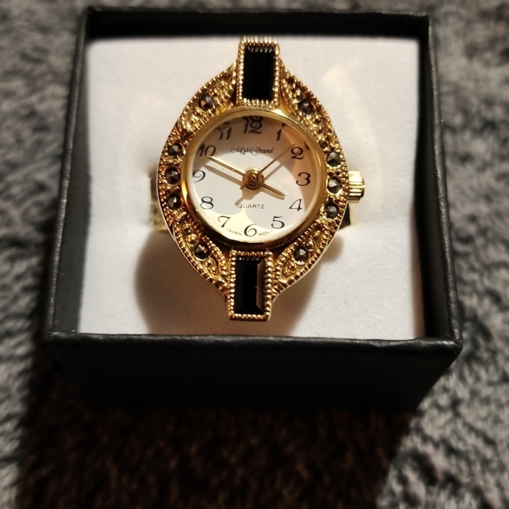 Japan Movt Quartz and Cubic zirconia adjustable finger watch